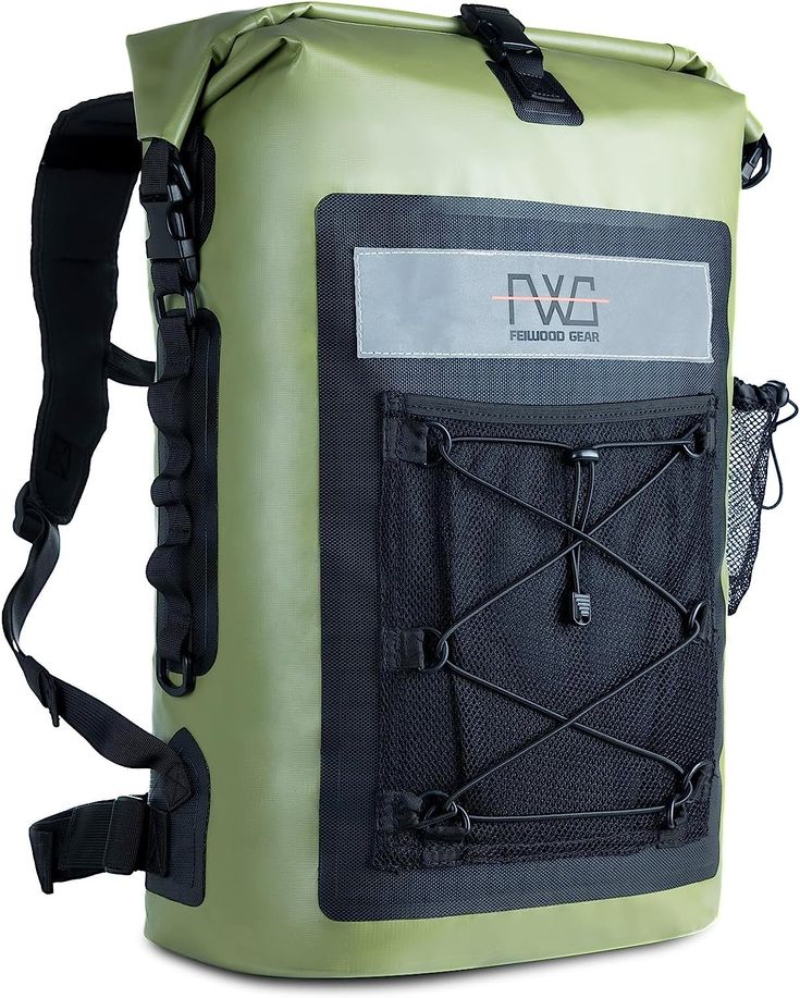 the back side of a water bag with straps on it and an external pocket for storage