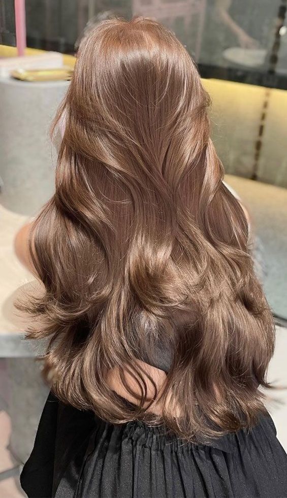 Hair Color Inspo Natural, Light Hair Olive Skin, Pretty Natural Hair Colors, Light Cinnamon Hair Color, Beige Brown Hair Balayage, Champagne Hair Color Brown, Warm Mushroom Brown Hair, Hair Color Ideas For Neutral Skin Tone, Cinnamon Roll Hair Color