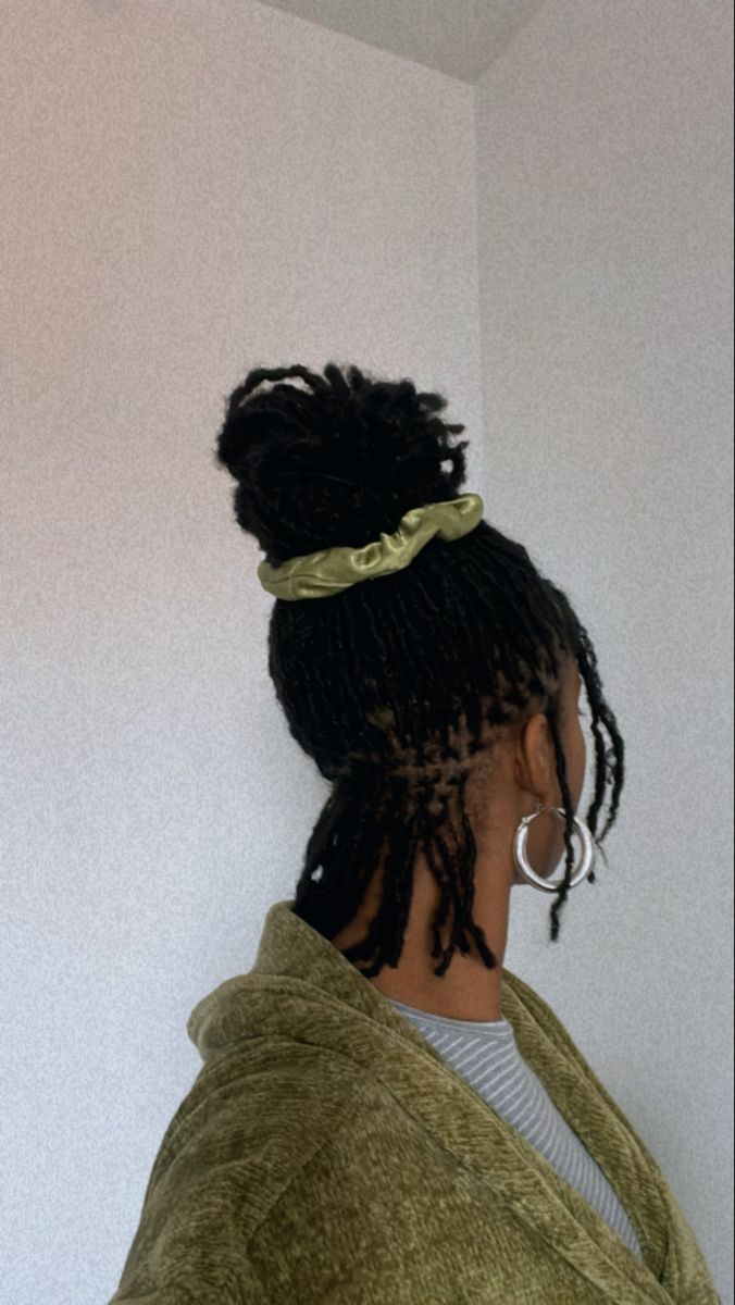 Locs With Headband, Microlocs Claw Clip, Thick Micro Locs, Extra Small Micro Locs, Extra Small Locs, Mini Locs, Micro Locs Styles, 2 Month Micro Locs, Short Microlocs Styles