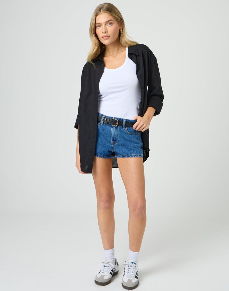 These mini denim shorts feature a mid rise fit, pockets and belt loops. Jean Shorts With Belt Loops For Day Out, Mini Denim Shorts, Mini Short, Mini Shorts, Denim Mini, Mix Match, Mid Rise, Denim Shorts, Knitwear