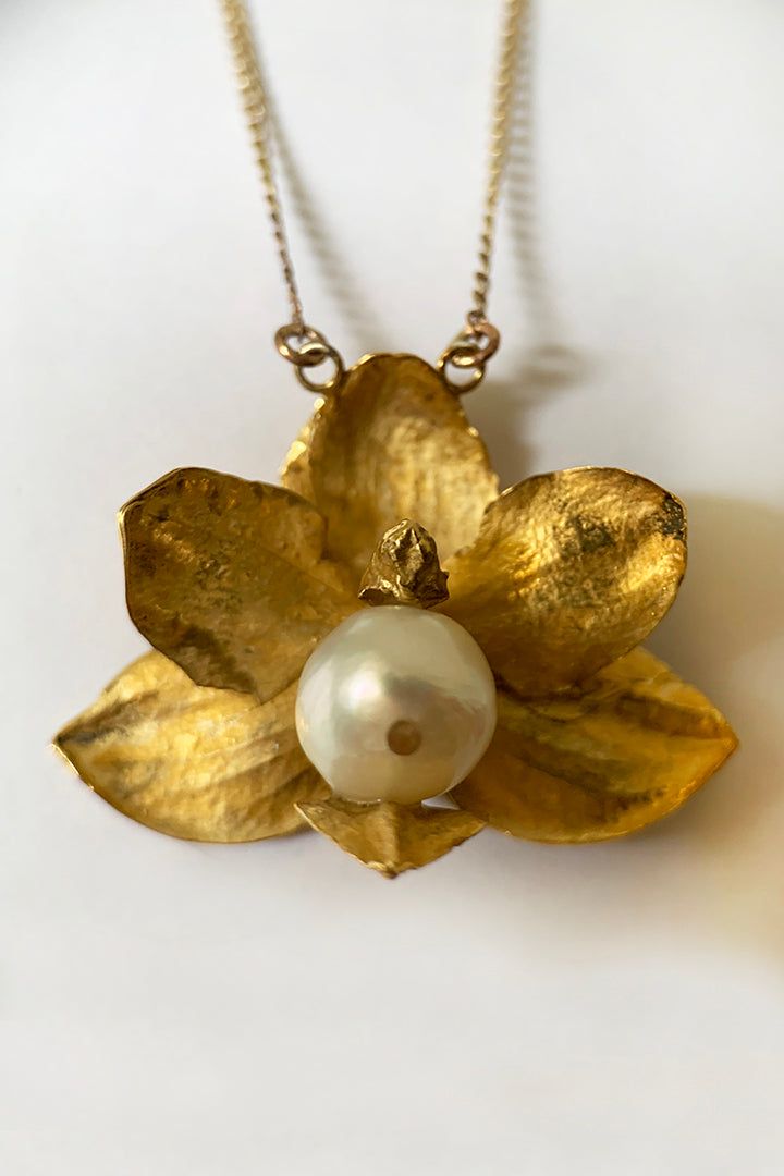 Pearl Orchid Necklace – Stonehart Jewelry Orchid Necklace, Geode Necklace, Pearl Necklace Designs, The Orchid, Light Weight Jewelry, Gold Pearl Necklace, Dream Jewelry, Jewelry Inspo, Metal Necklaces