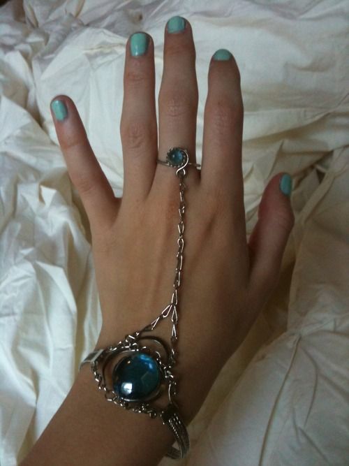 Love the ring attached to the bracelet with a chain.  Very cool. Outfit Rave, Large Locket, Bee Jewelry, Jewelry Lockets, Bee Necklace, Foot Jewelry, Hand Jewelry, Fantasy Jewelry, Brass Jewelry