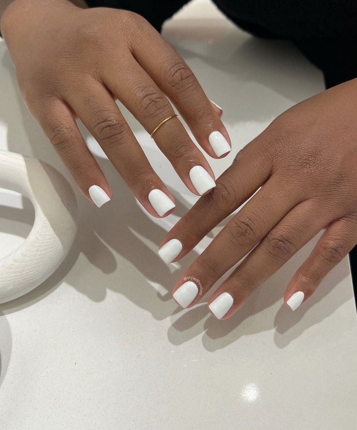 Nails Inspo 2024 Short, Clean Girl Nails Black Women, White Overlay Nails, Short White Nails Ideas, Medium White Nails, White Nails Black Women, Short Milky White Nails, White Nails And Toes, White Nails Short