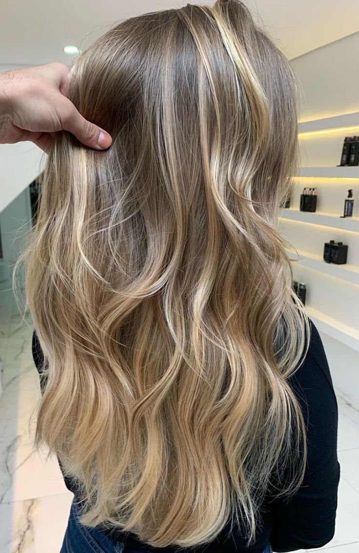 Shoulder Length Hair Cuts With Layers, Shorter Layered Haircuts, Old Money Blonde, Long Hair Layers, Money Hair, Light Brunette Hair, Hairstyles For All Hair Types, Perfect Blonde Hair, Summer Blonde Hair