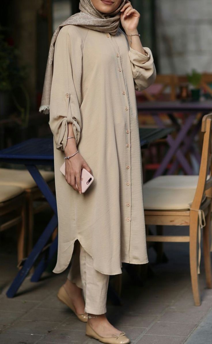 Hijab With Kurti, Muslimah Fashion Outfits Casual Dress Styles, Muslim Women Outfits, Long Tops Designs For Muslims, Muslimah Fashion Outfits Casual, Tunik Simple, Muslim Fashion Dress Simple, Tunik Linen, Muslim Women Clothing