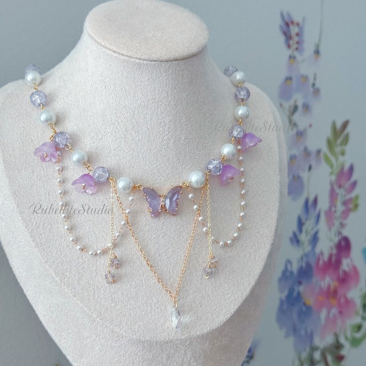 Step into a world of enchantment with our handmade Violet Fairy Blossom Choker Necklace, a magical accessory that captures the essence of fairy and princesscore aesthetics. Adorned with a stunning violet crystal butterfly centerpiece, surrounded by delicate glass beads and flowers, this necklace is designed to add a touch of whimsical charm to your look. 🌸 Key Features: Violet Crystal Butterfly: The centerpiece of this necklace is a captivating violet crystal butterfly, symbolizing transformati Princess Necklace Aesthetic, Purple Butterfly Necklace, Fairy Necklace Diy, Purple Necklace Aesthetic, Cute Bracelet Ideas Bead, Purple Fashion Aesthetic, Flower Necklace Aesthetic, Purple Beads Necklace, Violet Fairy