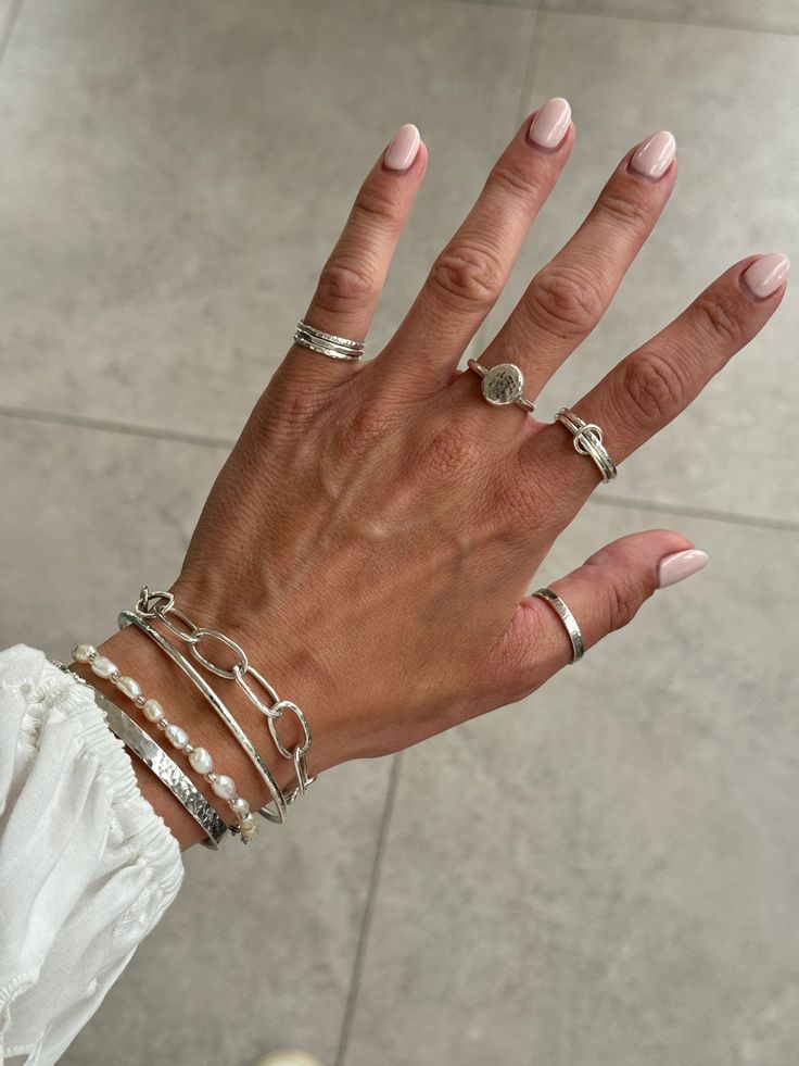 Silver Bracelets Stacked Jewelry, Everyday Silver Rings, Silver Everyday Rings, Styling Rings Silver, Silver Ring Combinations, Silver Jewellery Stacking, Silver Jewellery Rings, Silver Bangle Stack, Nails For Silver Jewellery