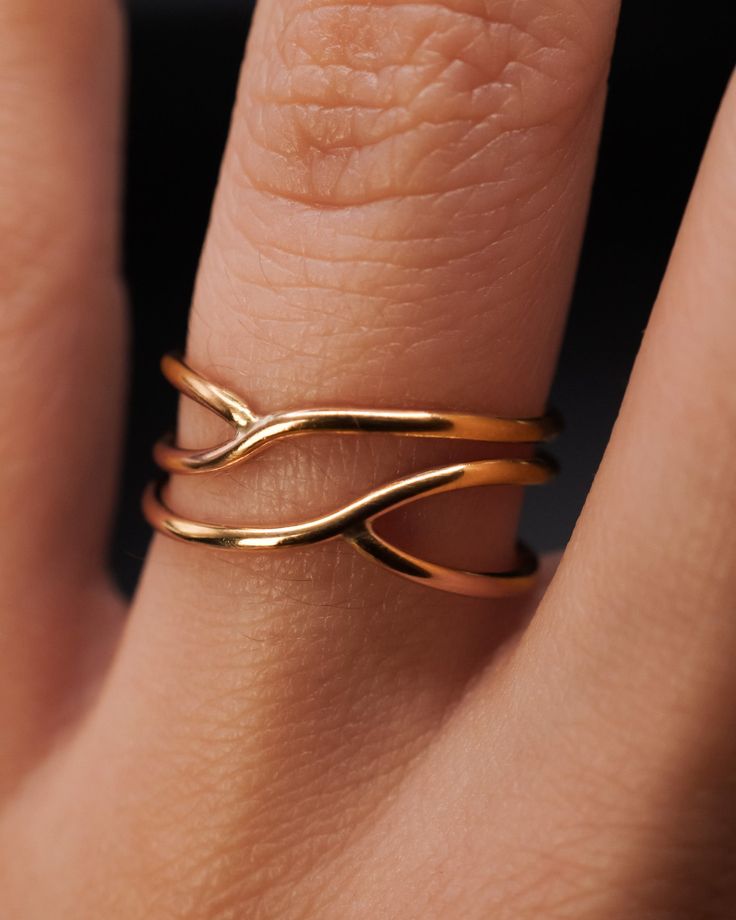 This is a smaller version of our popular Curved Wraparound ring! This ring makes a delicate and minimalist cocktail ring and is also great for everyday wear. This listing is for ONE SINGLE ring in SOLID 14K GOLD. Made from THICK (1.5mm) metal wire.Available in a SMOOTH or HAMMERED finish. This ring is unique and is sure to turn some heads! To make this style, we wrap a length of wire and then securely solder it at two points. Because the metal is not wrapped over itself, like the original Wrapar Gold Rings Aesthetic, Gold Wire Ring, Interlocking Ring, Bold Rings, Flat Back Earrings, Symbolic Jewelry, Travel Jewelry Case, Solid Gold Earrings, How To Make Rings