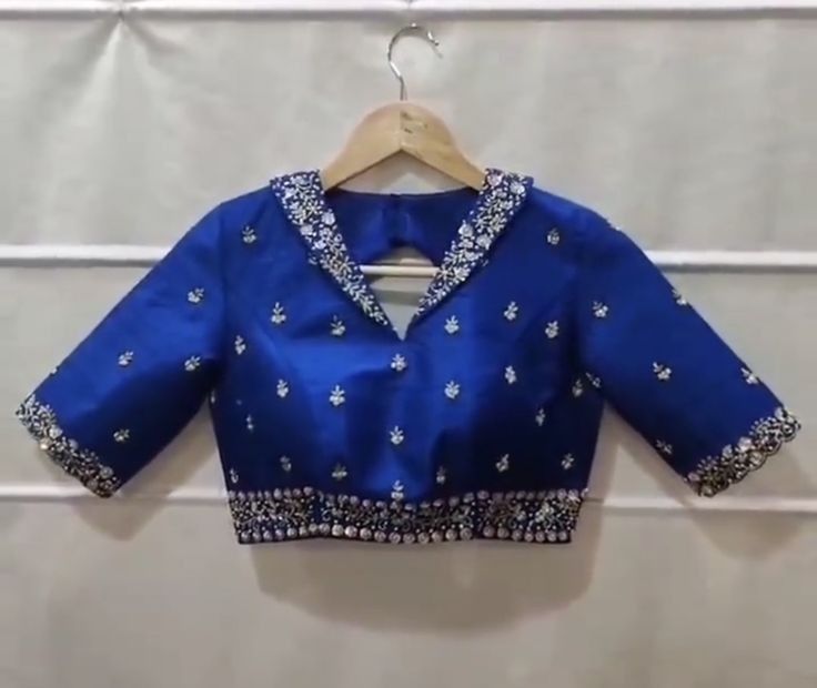 Blouse Designs Aari Work, Work Blouse Designs, Blouse Designs High Neck, Maggam Work Blouse, Blouse Designs Catalogue, New Saree Blouse Designs, Fashionable Saree Blouse Designs, Blouse Embroidery, Maggam Work Blouse Designs