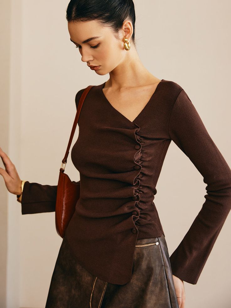 DETAILS
Composition: 49.5% Viscose, 30.5% Polyester, 20% Nylon
Design: Asymmetrical, Pleated
Style: Casual, Elegant, Romantic
Thickness: Regular
Material: Knit
Occasion: Leisure, Vacation, Work Chic Brown Ruched Tops, Elegant Fitted Sweater For Fall, Elegant Fitted Fall Sweater, Chic Asymmetrical Ribbed Top, Elegant Fall Top With Asymmetrical Hem, Elegant Tops With Asymmetrical Hem For Fall, Chic Fall Tops With Ruched Detail, Fitted Top With Asymmetrical Hem For Fall, Chic Ruched Tops For Fall