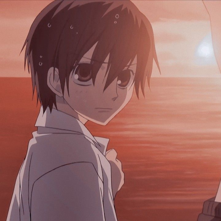 an anime character is standing in front of the ocean with his hand on his shoulder