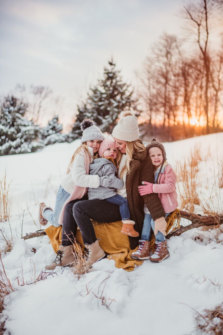 snowy family photo session, family photos in the snow, how to pose in the snow, winter family session in the snow, winter family photos, lifestyle winter family photos, Indiana family photographer, Indiana winter snow photos, family photo poses, how to pose families in family photos, lifestyle family photography Snow Family Pictures, Winter Family Photoshoot, Winter Family Photography, Winter Family Pictures, Fall Family Outfits, Family Photos What To Wear, Winter Family Photos, Snow Photoshoot, Lafayette Indiana