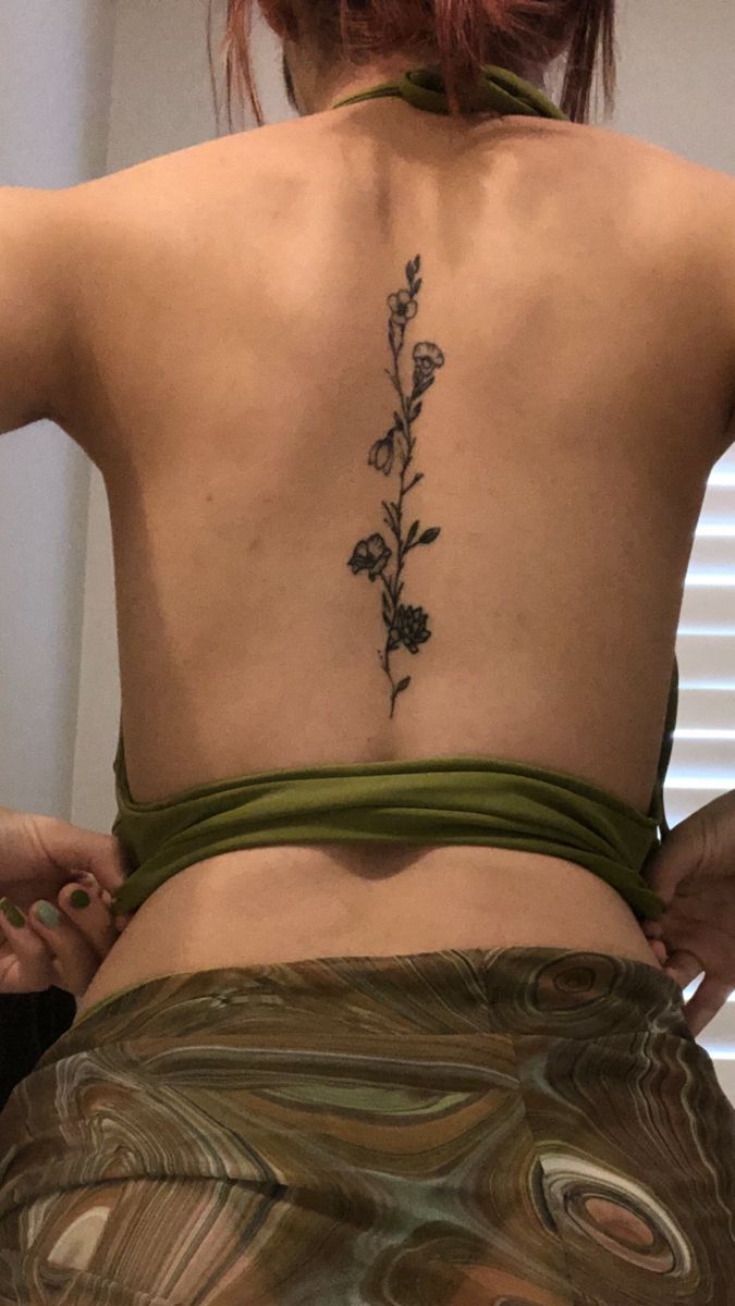 flower tattoo Ephemeral Tattoo, Tattoo Henna, Spine Tattoos For Women, Spine Tattoo, Back Tattoo Women, Discreet Tattoos, Dainty Tattoos, Spine Tattoos, Subtle Tattoos