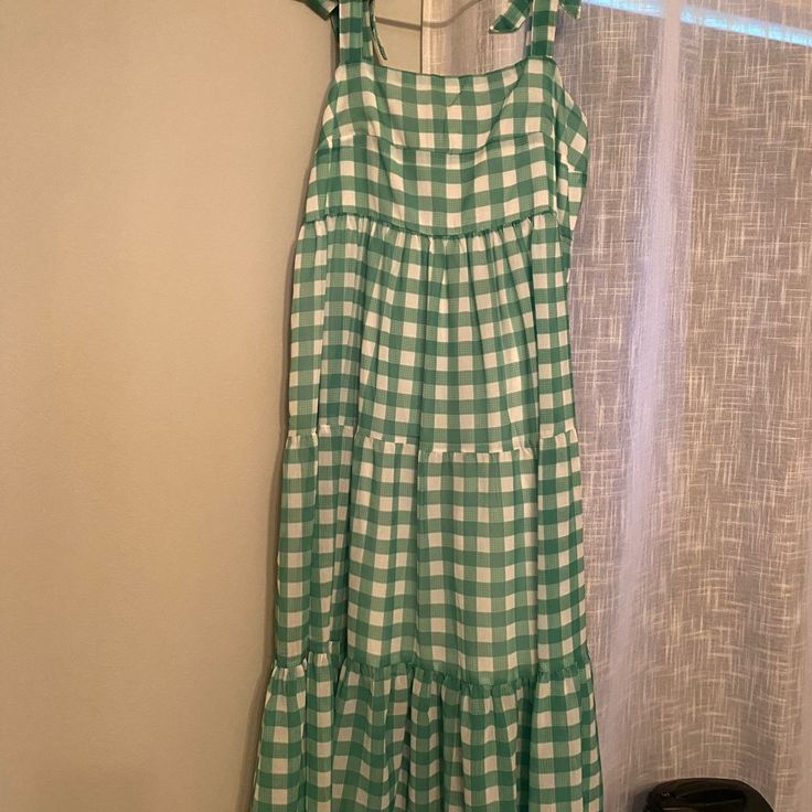 Brand New . Smoke Free Home . Green Maxi Dress For Spring Picnic, Chic Maxi Sundress For Picnics, Casual Green Midi Dress For Picnic, Green Midi Dress For Picnic, Green Midi Dress For Spring Picnic, Chic Maxi Sundress For Picnic, Green Casual Dress For Picnic, Casual Green Dress For Picnic, Green Summer Dress For Picnic