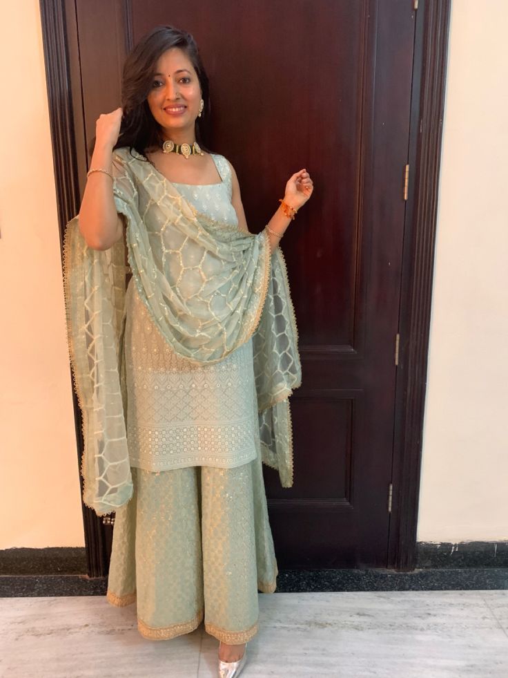 Chikankari sharara is my all time favourite outfit for any function!! Chikankari Sharara Suit, Diwali Suit, Chikankari Sari, Chikankari Sharara, Simple Kurta, Desi Fits, Fiji Wedding, Chikankari Suits, Suit Ideas