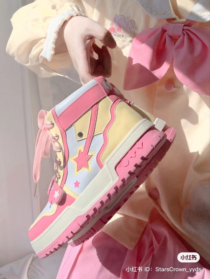 Preppy Shoes, Pretty Shoes Sneakers, Cute Shoes Heels, Kawaii Shoes, Cute Nike Shoes, Cute Sneakers, Fascinating Facts, Aesthetic Ideas, Girly Shoes