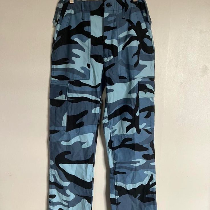 Urban Outfitters Blue Camo Cargo Pants. Women's Size 28. In Brand New Condition Measurements (Approximate) Waist: 13.5 Inches Rise: 10 Inches Inseam: 32 Inches Leg Opening: 8 Inches Fabric Content 65% Polyester 35% Cotton No Returns Accepted. Fitted Blue Cargo Pants With Cargo Pockets, Full Length Blue Cargo Pants With Side Pockets, Fitted Blue Cargo Pants, Fitted High Rise Blue Cargo Pants, Blue High Rise Cargo Pants With Side Pockets, Urban Outfitters Wide Leg Pants For Streetwear, Urban Outfitters Cotton Pants, Blue Wide Leg Bottoms From Urban Outfitters, Urban Style Blue Cotton Cargo Pants