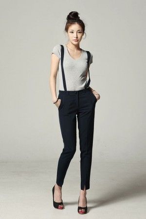 supsenders moda mujer Suspenders Fashion, Girls In Suspenders, Boyish Style, Korean Fashion Online, Suspenders For Women, Womens Clothing Stores, Looks Style, Asian Fashion, Look Cool