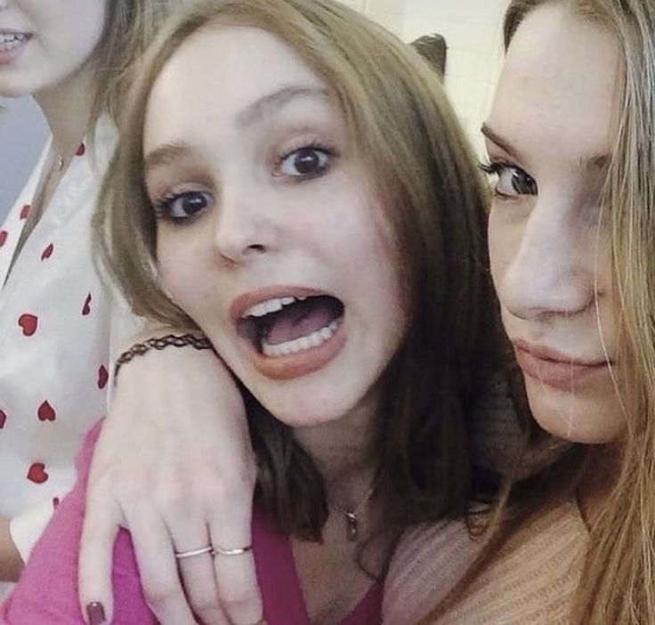 Lily Rose Depp Teenager, Fem Icons, Lily Depp, Beatiful People, Rose Depp, Lily Rose Depp, Blogger Girl, Lily Rose, Two Girls