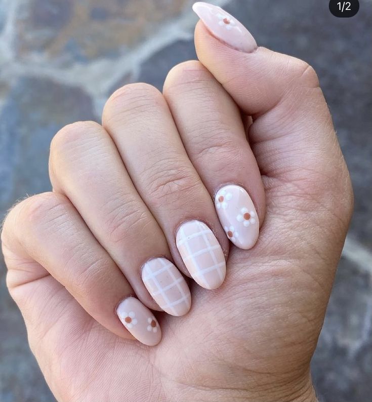 Modern Nail Designs Simple, Neutral Color Nail Art, Classy Back To School Nails, October Neutral Nails, Simple January Nails Short, Boho Nails Simple Short, Neutral Nail Art Short Nails, Gel X Neutral Nails, Late Summer Manicure