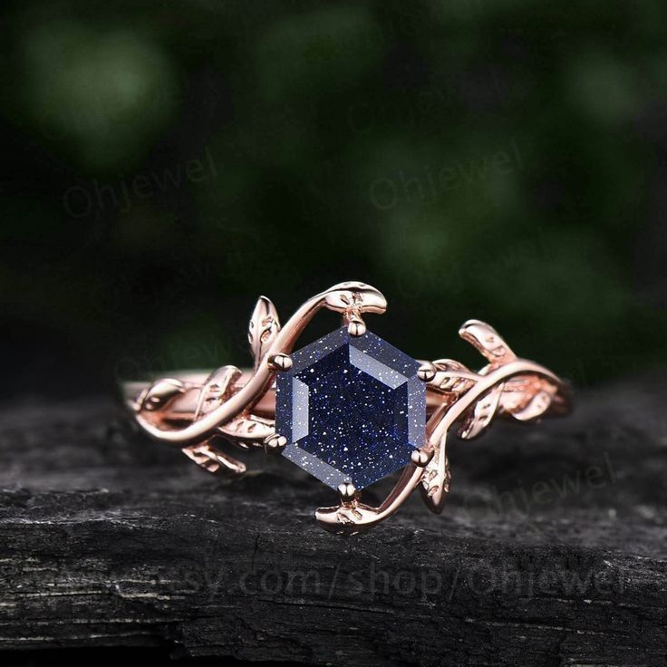 esta historia se trata de Hogwarts que tu fuiste eligida como fruto d… #detodo # De Todo # amreading # books # wattpad Size 8 Rings, Rose Gold Promise Rings, Unique Engagement Rings Flower, Women's Wedding Rings, Aesthetic Promise Rings Silver, Fantasy Style Engagement Ring, Magical Wedding Rings, Engagement Rings Fairytale, Hexagon Engagement Rings