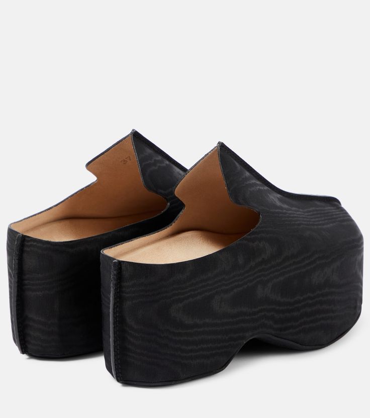 Platform mules in black - JW Anderson | Mytheresa Mule Outfit, Trend Board, 2022 Style, Fall Trend, Shoe Wishlist, Mid Heels Pumps, Platform Mules, Jw Anderson, Comfy Shoes