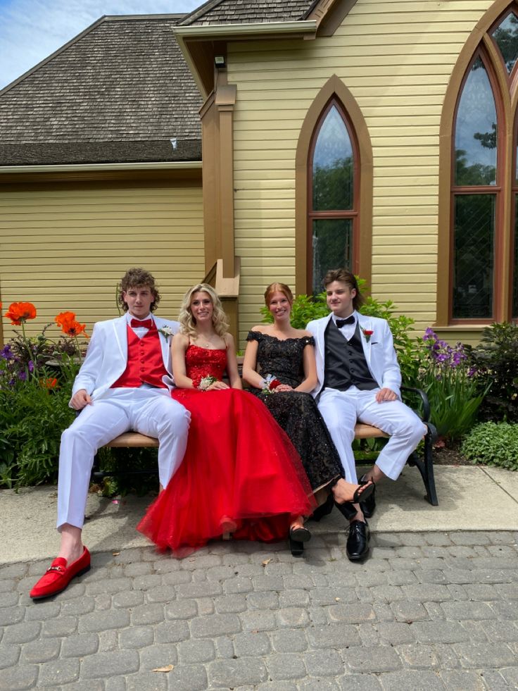 Red Suit Prom, Red Prom Dress With Date, Black Dress Corset, Best Friends Graduation, Tux Prom, Sparkly Ball Gown, Prom Dates, Ariel Wedding, Friends Graduation