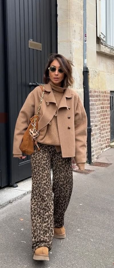 Pattern Mixing Outfits, Style Inspo Winter, Autumn Outfits Curvy, Art Gallery Outfit, Ny Outfits, Cold Weather Outfit, Uggs Outfit, Italy Outfits, Winter Outfit Inspiration