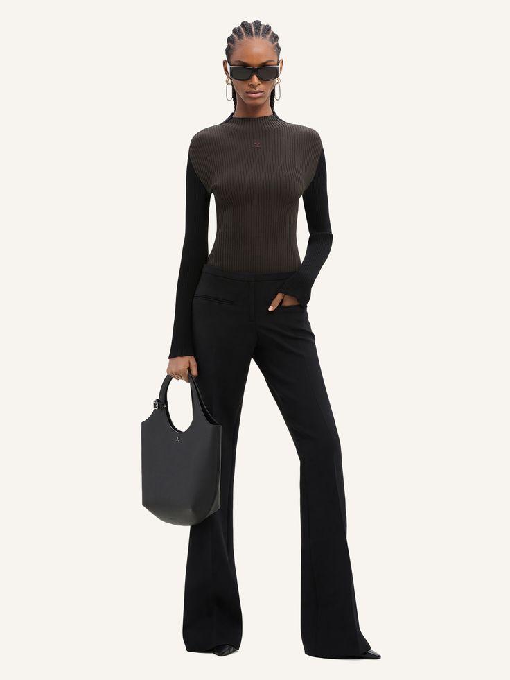 Contrast frame rib-knit sweater with stand-up collar and slightly flared long sleeves. AC logo on chest. The model is 1.76m tall and wears a size S. Workwear Fine Knit Funnel Neck Sweater, Fall Workwear Turtleneck With Ribbed Cuffs, Fall Turtleneck For Workwear With Ribbed Cuffs, Fine Knit Funnel Neck Sweater For Work, Funnel Neck Sweater With Ribbed Cuffs For Work, Workwear Turtleneck With Funnel Neck, Ribbed Collar Turtleneck For Fall Workwear, Fall Workwear Turtleneck With Ribbed Collar, Fall Ribbed Collar Turtleneck For Work