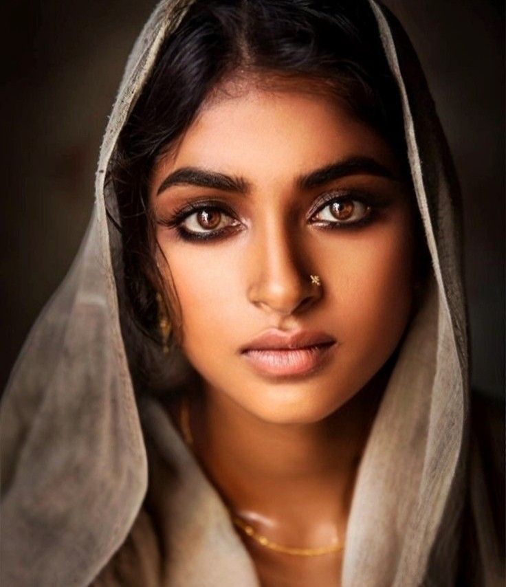 Boho Makeup, Divine Art, Creative Photography Projects, Egyptian Fashion, Egyptian Women, Arabian Beauty, Portrait Photography Women, Asian Eyes, Best Photo Poses