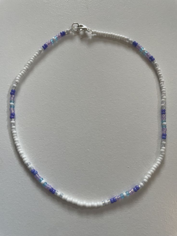 Fading from a beautiful bright purple to sky blue, this necklace is great for any and all occasions! If purple isn't you're color, I have many other options to suit you! This pattern is simple and brings the style to you! Simple Bead Necklace, Simple Beaded Necklace, Simple Beaded Necklaces, Purple Bead Necklace, Diy Jewelry Unique, Purple Necklace, Bright Purple, Bracelets Handmade Beaded, Jewelry Unique