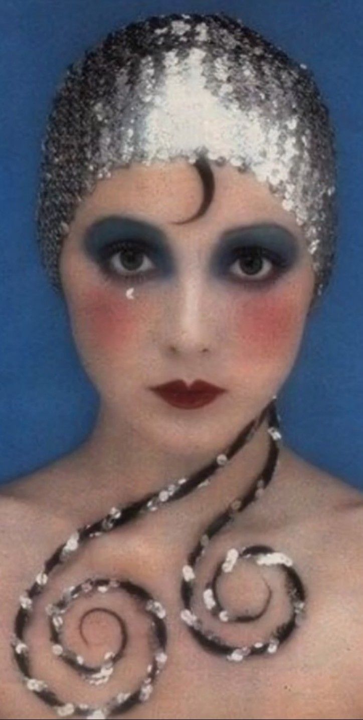 Mary Quant Makeup, 1920s Drag Makeup, Maquillage Goth, Barbara Hulanicki, 1920s Makeup, Sarah Moon, Drag Make-up, Mary Quant, Vintage Makeup