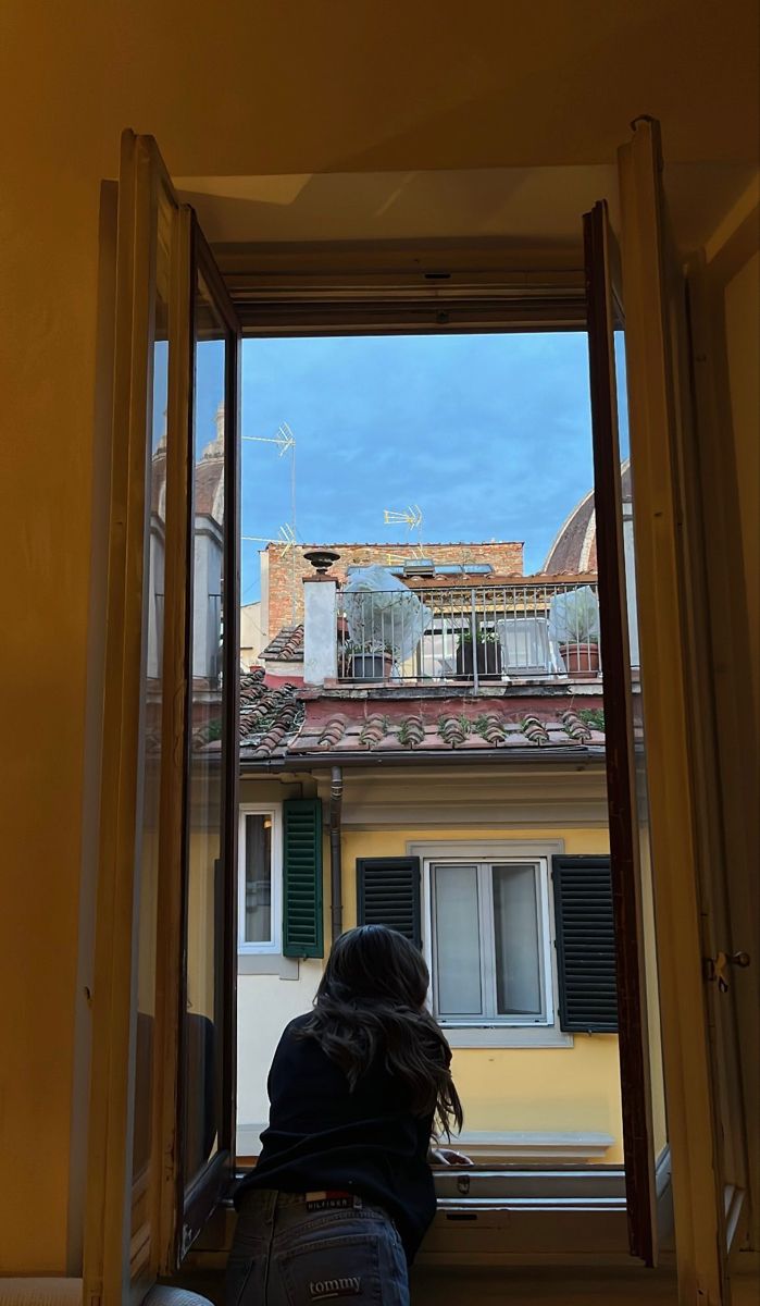 florence, italy, european, vintage, instagram story, travel abroad Travel Aesthetic Business, Italy College Aesthetic, Live Abroad Aesthetic, Study Abroad Spain Aesthetic, Working In Italy, Living In Italy Life, Study Abroad Florence Italy, Rome Italy Instagram Pictures, Travel Photography Ideas Instagram