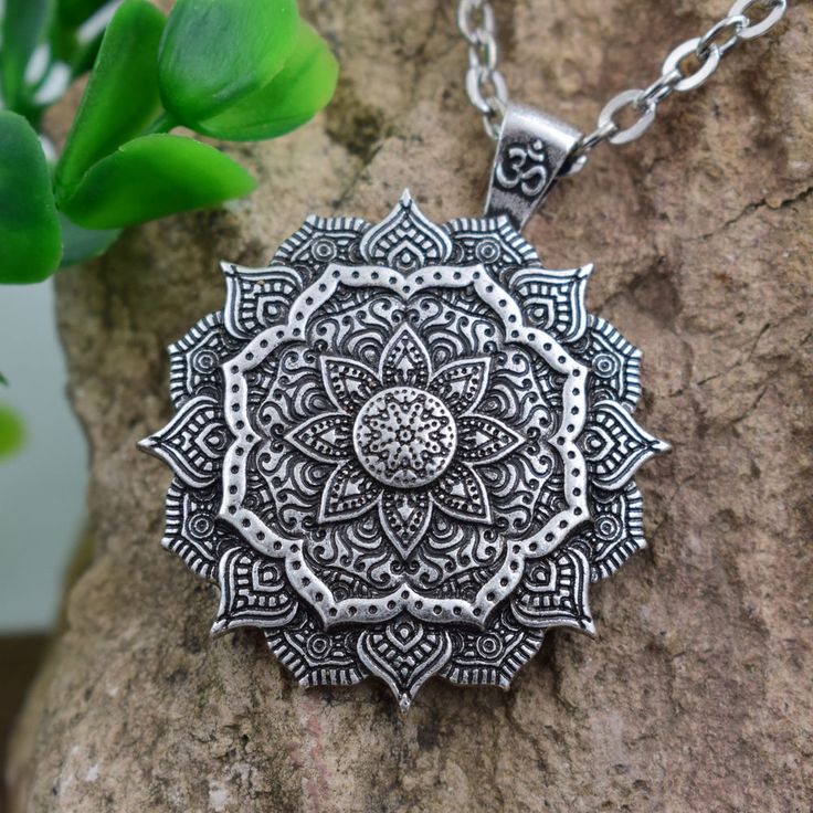 mandala necklace Silver Necklace Simple, Mandala Jewelry, Mala Jewelry, Mandalas Painting, Mandala Necklace, Om Pendant, Sacred Geometric, Mandalas Design, Meditation Art