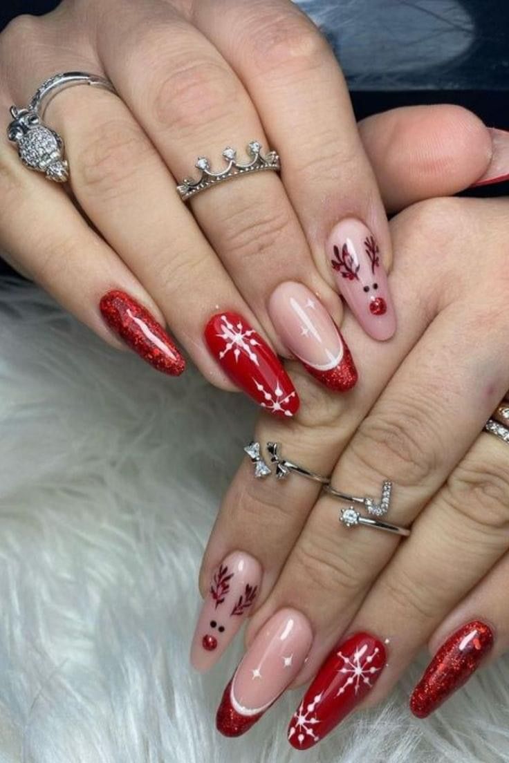 Christmas Nails Green And Red, Red And Green Christmas Nails, Navidad Nails, Nail Info, Pizza Wallpaper, Classy Nail Art Ideas, Holiday Nails Winter, December Nails, Red Christmas Nails