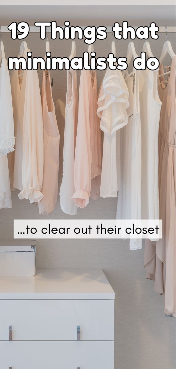 Tidy closet Minimalist Closet Women, How To Minimize Your Wardrobe, Minimalist Closet Organization Aesthetic, Minimalist Style Women Outfits, Minimalist Closet Checklist, Minimalist Soft Clothing, How To Have A Minimalist Wardrobe, Minimal Clothes Style, Minimalist Clothing Style Women