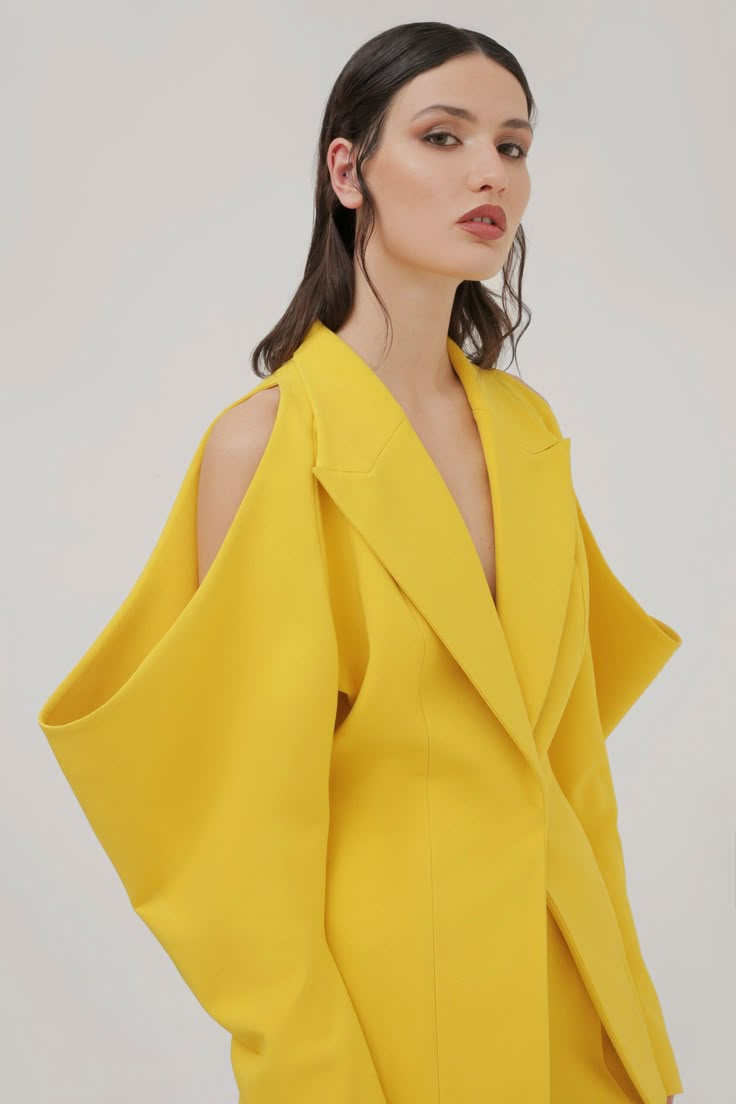 Photographie Portrait Inspiration, Woman Suit Fashion, Yellow Fabric, Suit Fashion, Mode Inspiration, Global Fashion, Fashion Details, Karl Lagerfeld, Suits For Women