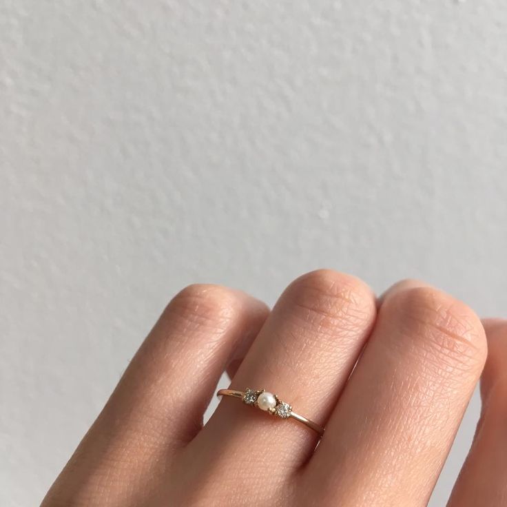 2 Diamond Ring, Minimal Engagement Ring, Pearl Diamond Ring, Jennie Kwon, Pearl Engagement Ring, Cute Engagement Rings, Braided Ring, Circle Diamond, Dream Engagement Rings