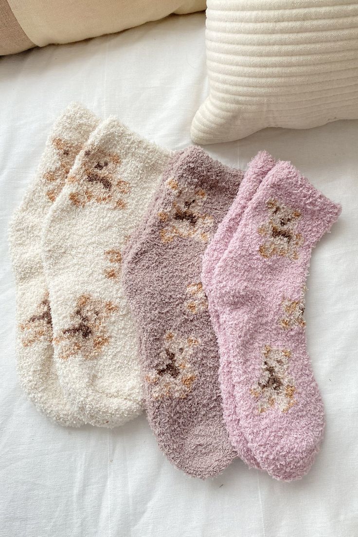 Fuzzy socks with teddy bears. Comes in beige, brown, and pink. Cream Socks, Bear Socks, Girly Christmas Gifts, Fluffy Socks, Gift Inspo, Brown And Pink, Pink Socks, Christmas Baskets, Fuzzy Socks