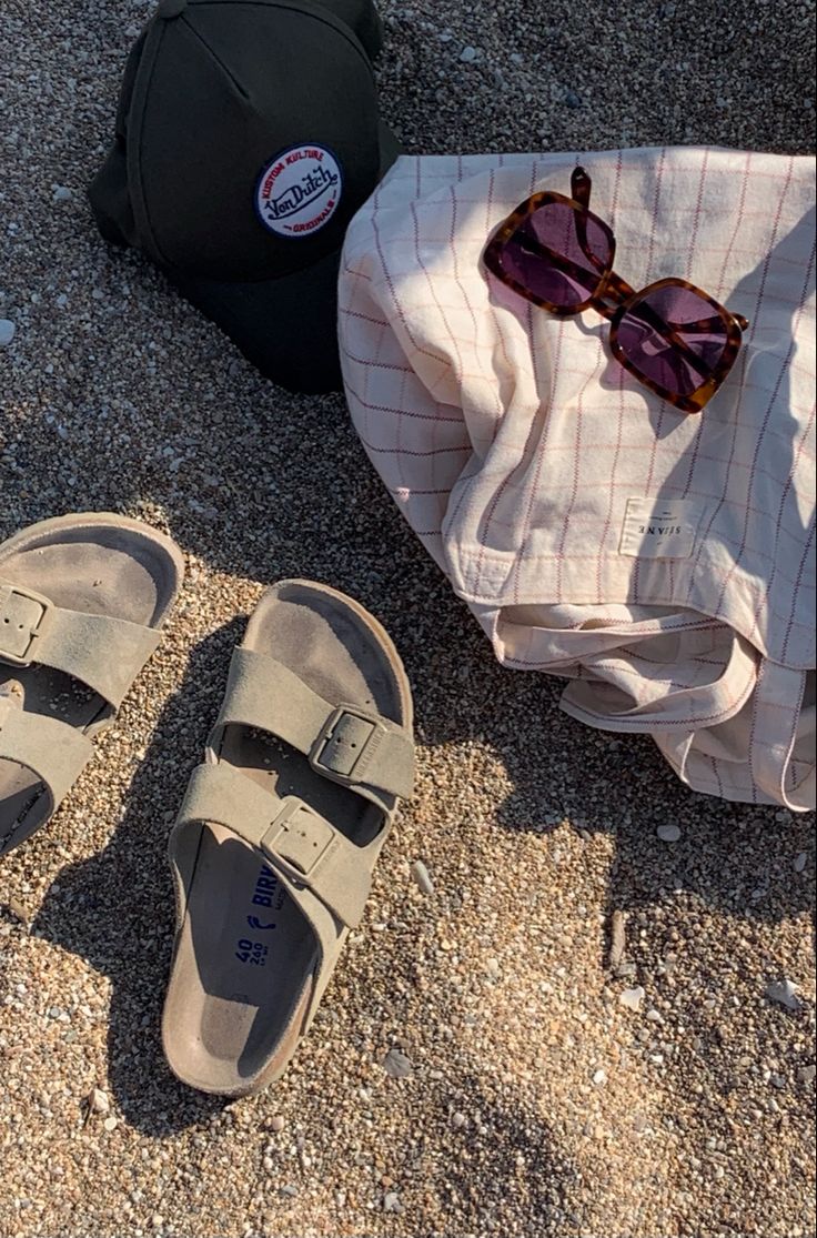 Birkenstock Arizona Aesthetic, Accidentally Amy, Birkenstocks Aesthetic, Birkenstock Beach, Shoes Moodboard, Birkenstock Aesthetic, Becky Core, Beachlife Aesthetic, Arizona Aesthetic