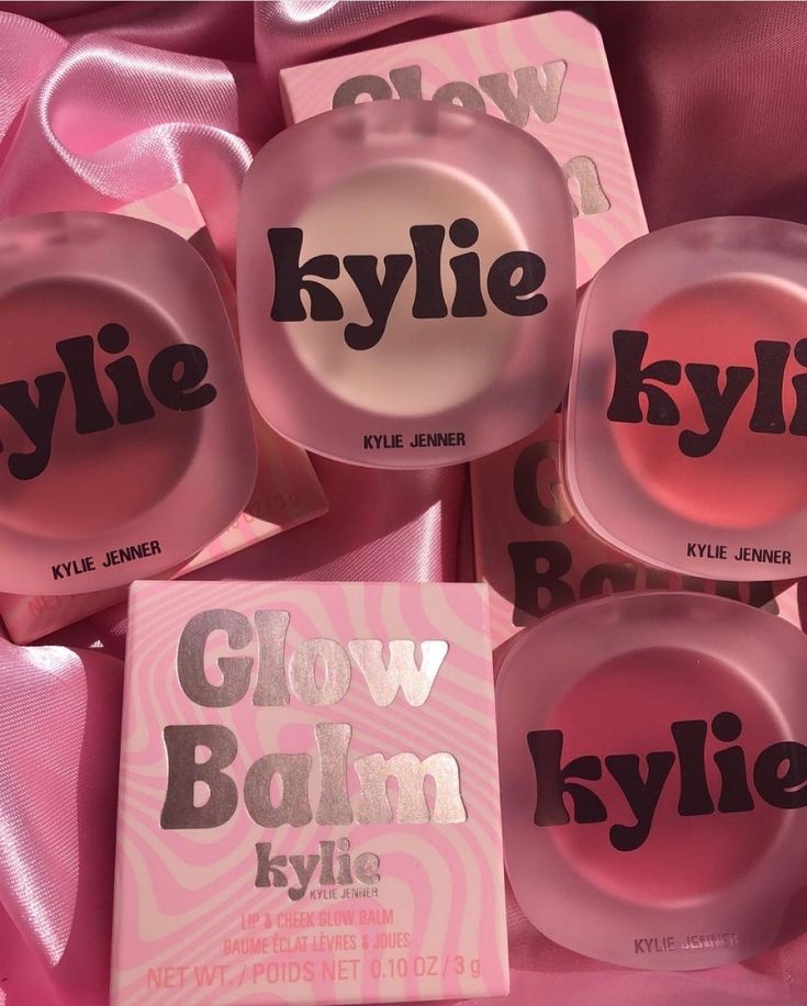 Kylie Cosmetics Packaging, Kylie Cosmetics Aesthetic, Kylie Cosmetics Blush, Kylie Cosmetics Store, Kyle Cosmetics, Kylie Jenner Cosmetics, Kylie Jenner Makeup Tutorial, Kim Makeup, Usa Makeup