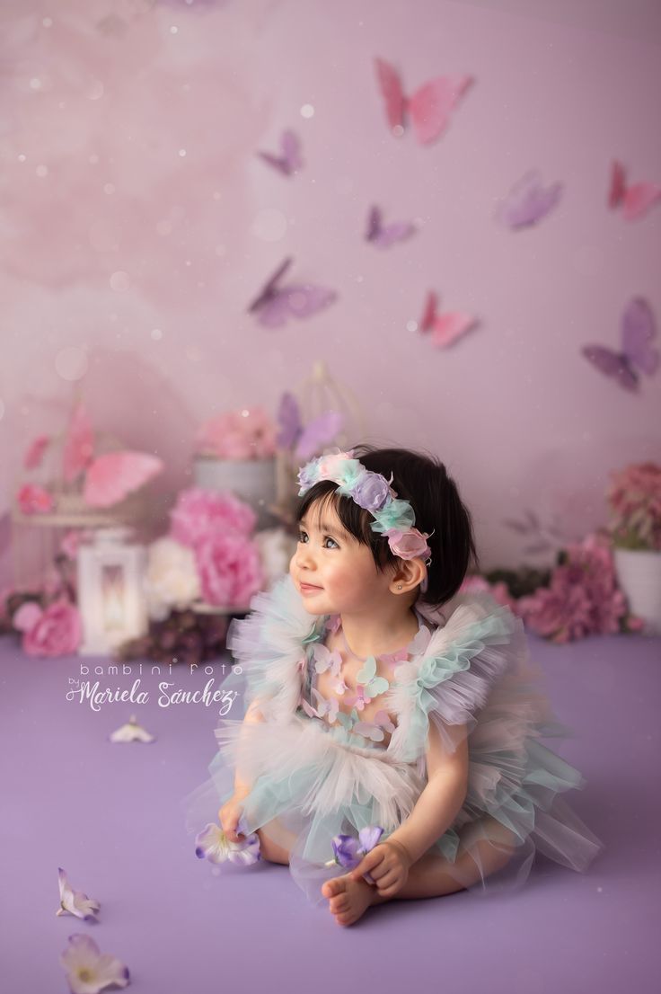 Fairy 6 Month Photoshoot, 1 Year Birthday Photoshoot Butterfly, 1 Year Fairy Photoshoot, One Year Old Butterfly Photoshoot, Fairy One Year Pictures, Smash Cake Fairy Theme, Fairy Birthday Pictures, Fairy Photoshoot Ideas Kids, Butterfly First Birthday Photoshoot