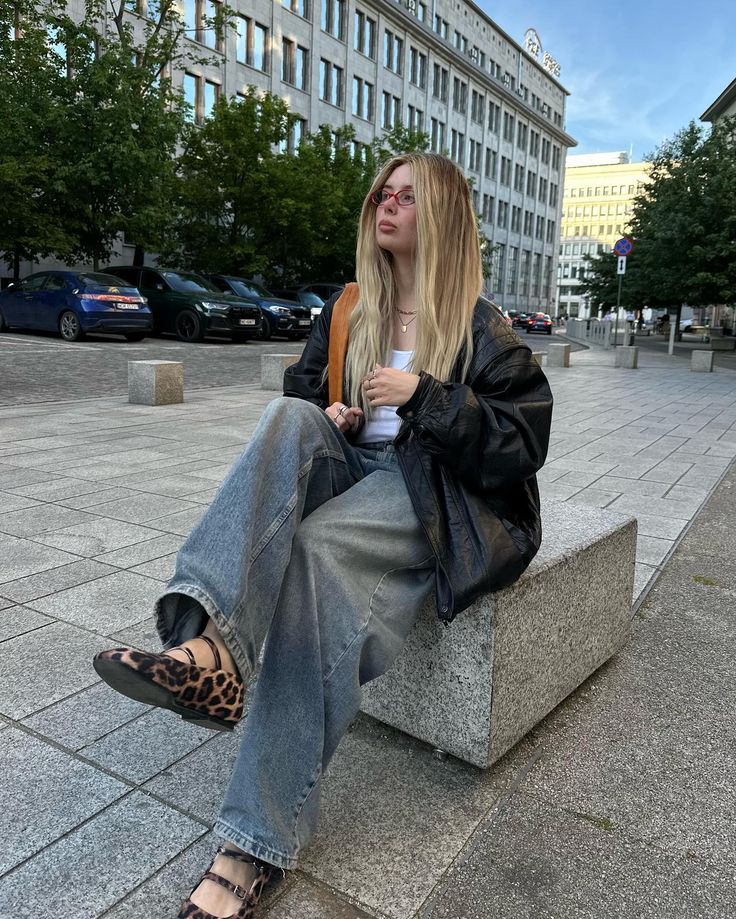 simple outfit🤭 Pants @bershka Ballet flats @pullandbear T-shirt @hm Ballet Flats Outfits Aesthetic, Leopard Print Ballerina Flats Outfit, Outfit Ideas Ballet Flats, Edgy Ballet Flats, Black Ballet Flats Outfit 2024, How To Style Ballet Flats, Silver Ballet Flats Outfit, Edgy Ballerina, Outfits With Ballet Flats