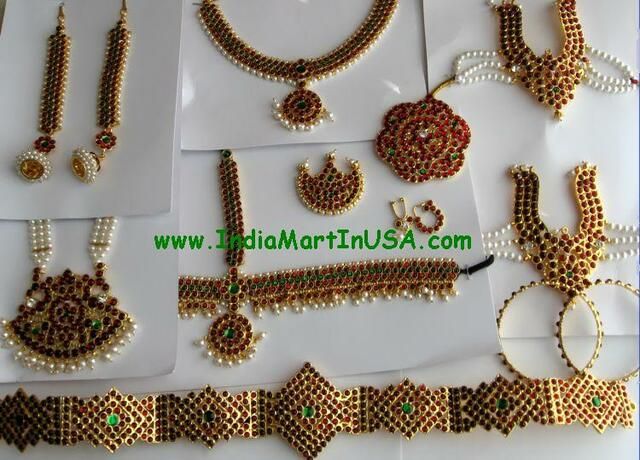 Bharatanatyam Jewellery, Indian Dance Costumes, Kuchipudi Dance, Bharatanatyam Costume, Bride Hairstyle, Indian Classical Dance, Indian Bride Hairstyle, Jewelry Set Design, Classical Dance