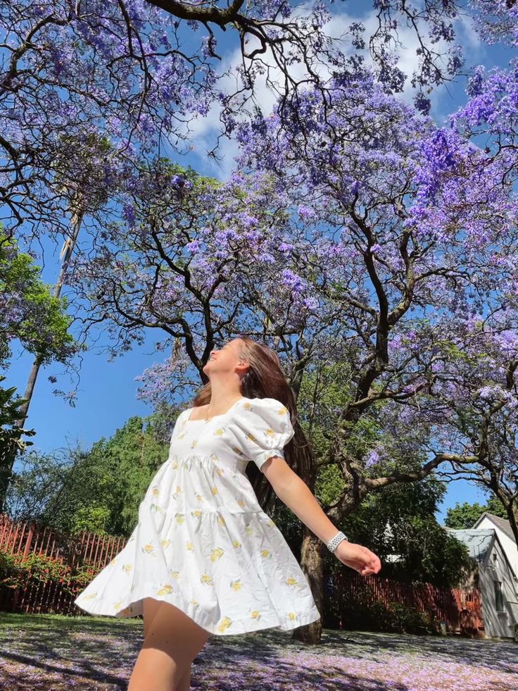 dress, spinning, flowers, happy Spinning In Dress, Photoshoot Ideas Dress, Spring Photoshoot Ideas, Happy Pose, Bday Pics, Spring Photoshoot, Pose Ideas, Reference Photos, Photoshoot Ideas