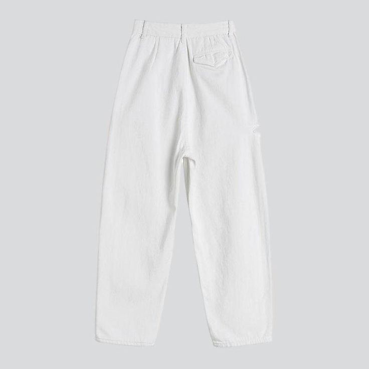 Introducing our 2023 Spring-Summer Collection's distressed white women's baggy jeans a statement piece that perfectly embodies alternative fashion!Why You'll Fall In LoveThis piece is a one-of-a-kind blend of conventional style and vogue edge. Crafted with an eye-catching elevated-rise design. it promises to give your look a bold. daring boost. The distressed finish with a zipper and button closure provides the perfect touch of attitude.Distinctive Features Grunge Style: This piece is the perfec Casual White Jeans For Streetwear, Baggy White Bottoms For Summer, Baggy Cotton Jeans For Summer, Casual White Summer Jeans, White Jeans For Summer Streetwear, White Casual Bottoms With Relaxed Fit, Oversized Straight Leg Summer Jeans, Casual White Bottoms With Relaxed Fit, White Wide-leg Jeans With Five Pockets