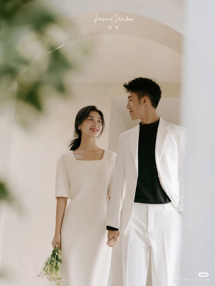 Minimal Wedding Photography, Korean Prewedding Photography Outdoor, Prewedding Photography Ideas, Korean Engagement Photos, Prewedding Photography Casual, Korean Prewedding Photography, Pre Wedding Photoshoot Theme, Korean Prewedding, Prenuptial Photoshoot