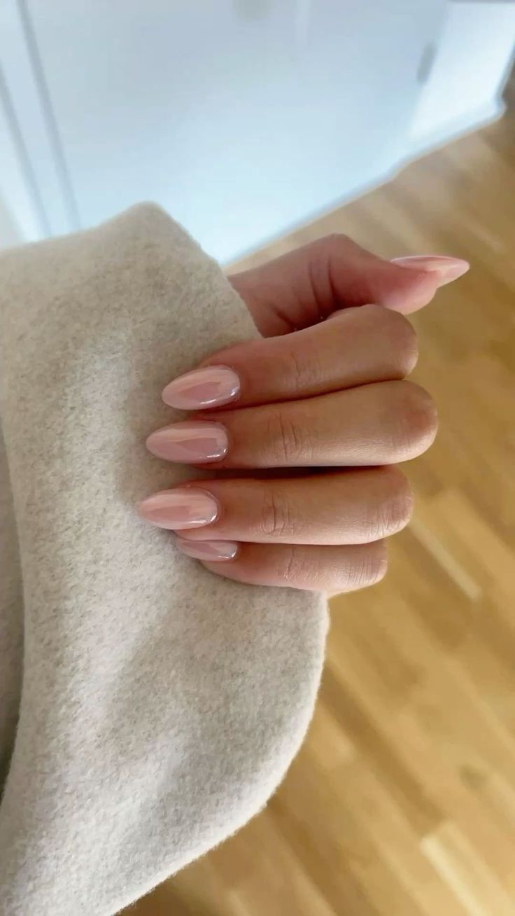 Nail Designs Pink Chrome, Slight Almond Shape Nails, Nail Ideas Acrylic Chrome, Clean Girl Pink Nails, Light Pink Marble Nail Designs, That Girl Nails Aesthetic, Simplistic Acrylic Nails, Ami Charlize Nails, Light Pink With Chrome