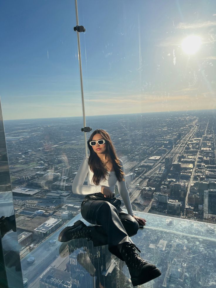 Chicago skydeck pictures
Chicago Willis tower
Chicago Willis tower pictures 
Ootd
Outfit ideas for winter
Chicago bucket list Sears Tower Chicago Pictures, Chicago Skydeck Pictures, Photo Ideas In Chicago, Fits For Chicago, Pictures To Take In Chicago, Chicago Sky Deck Pictures, Chicago Selfie Ideas, Chicago Pose Ideas, Willis Tower Picture Ideas