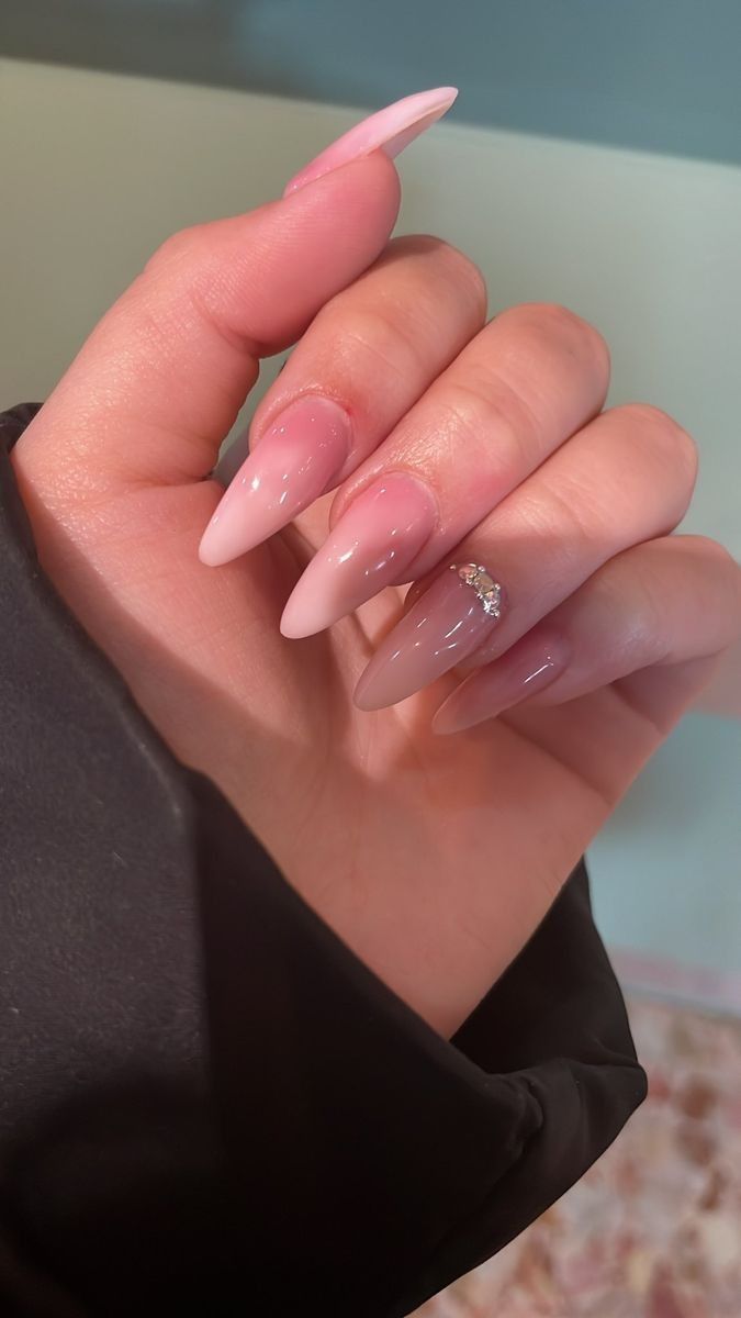 Grey Acrylic Nails, Shiny Nails Designs, Engagement Nails, Henna Nails, Hard Gel Nails, Nude Nail Designs, Work Nails, Almond Acrylic Nails, Nails Desing